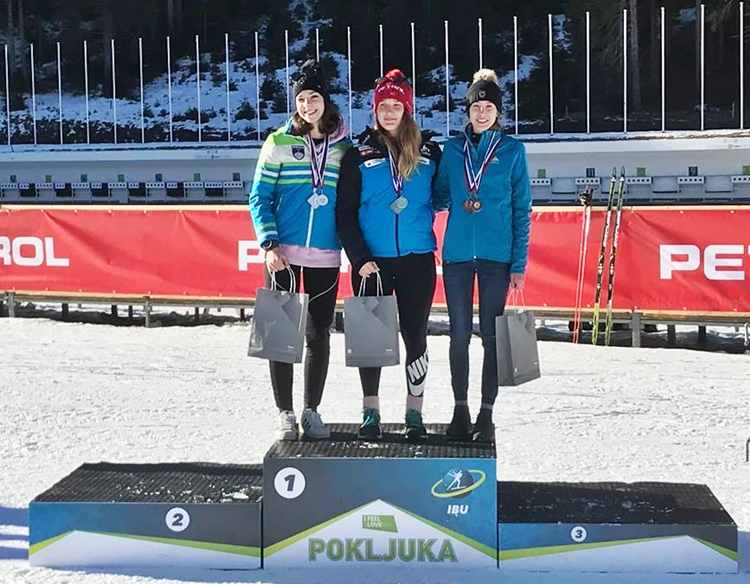 Eva Goropečnik (desno)